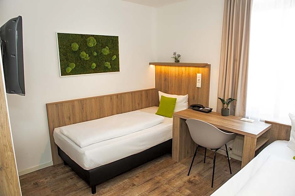 Hotel Perlach Allee by Blattl