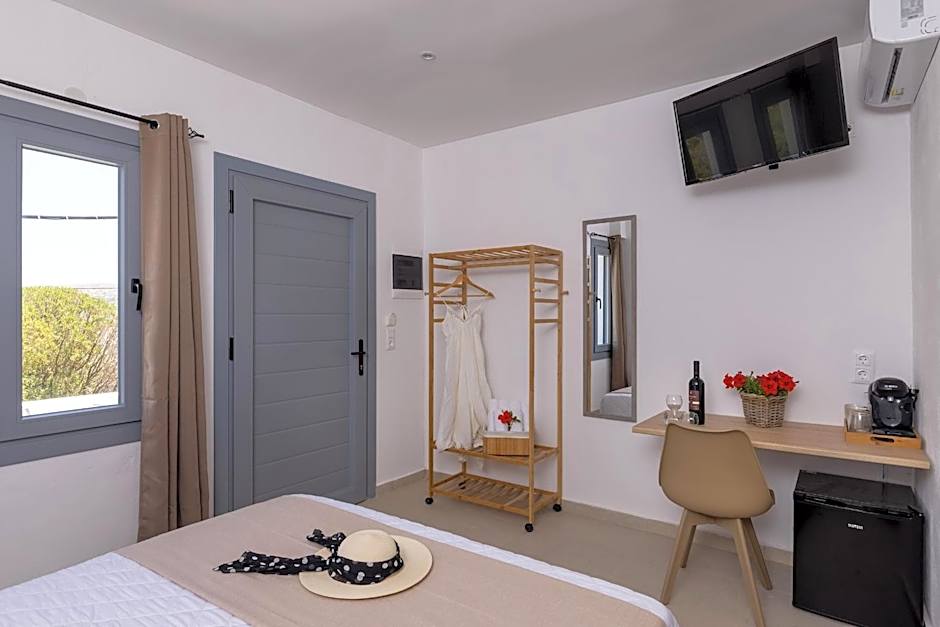 Chrysonisos Suites with Sunset & Seaviews near Kini