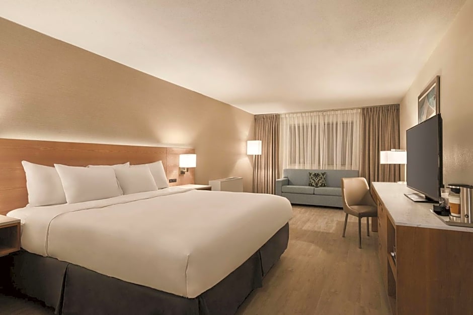 Clarion Hotel Milwaukee Airport – Milwaukee, WI