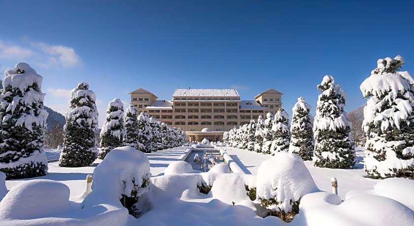 Qafqaz Riverside Hotel