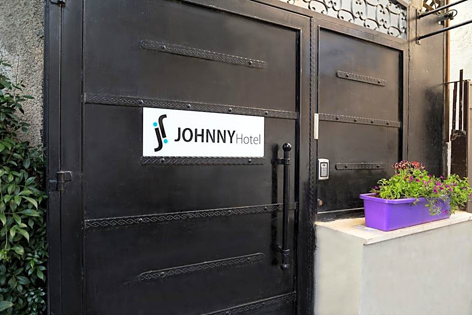 Johnny Hotel – Jerusalem, CA