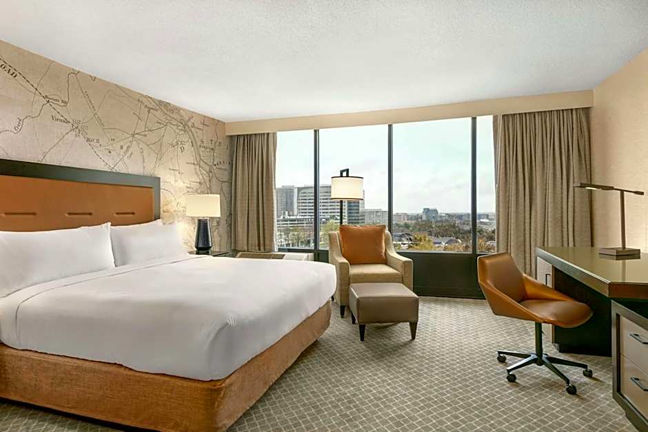 DoubleTree by Hilton McLean Tysons