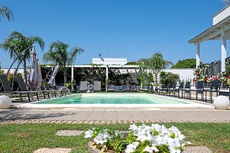 VILLA LEONARDO SAN FOCA - Room, Pool & Restaurant