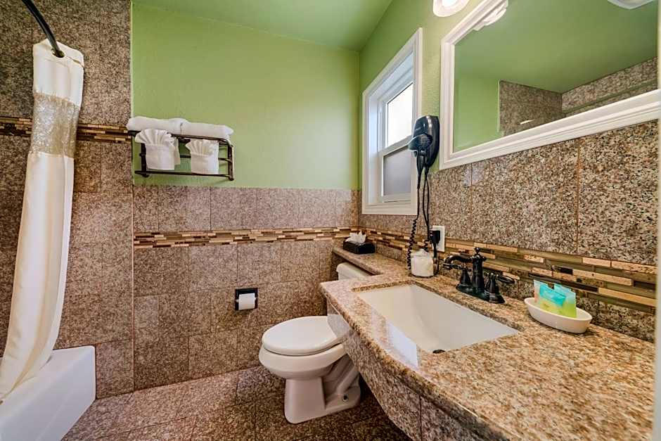 Carmel Inn & Suites