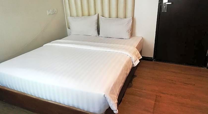 Ease Hotel