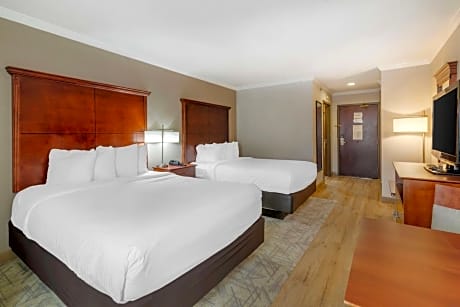 Queen Suite with Two Queen Beds and Sofa-Bed - Non-Smoking