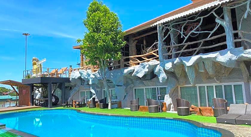 Suwanna Riverside Resort