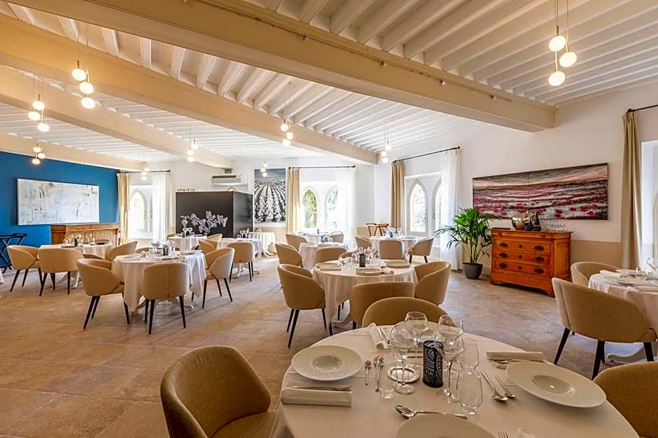 Hostellerie du Chateau des Fines Roches