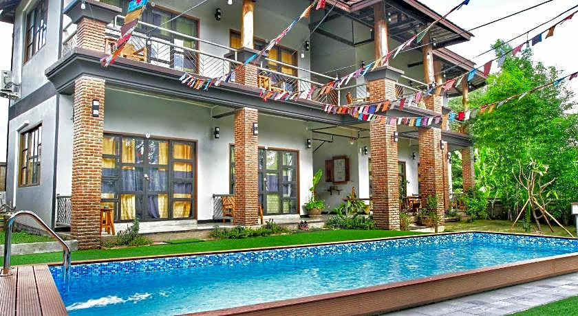 Above The Sea Boutique Hotel