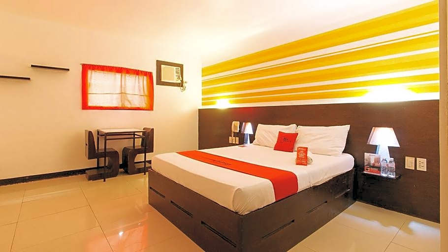 RedDoorz @ EL Runway Hotel Bulacan