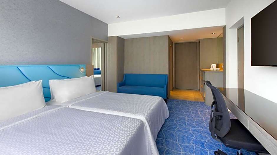 Photo 1 of 6 of Family Multiple Beds, City View