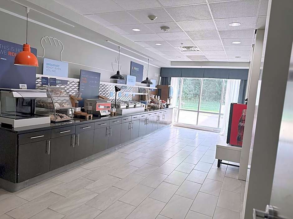 Holiday Inn Express & Suites Bonham By IHG