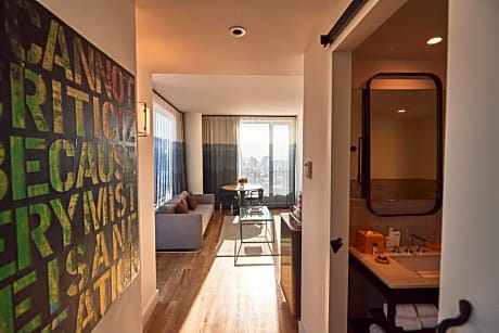 Suite - Non-Smoking