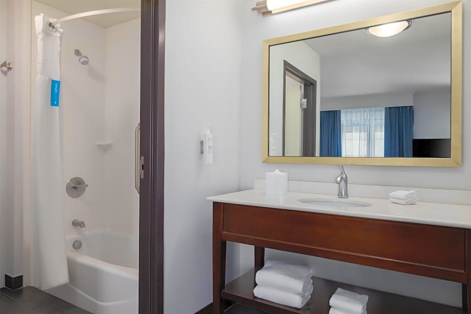 Hampton Inn & Suites Roanoke Downtown