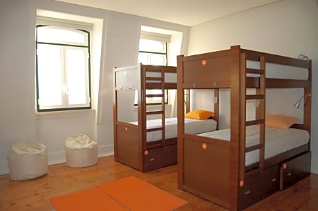 Bed in 6-Bed Dormitory Room with River View