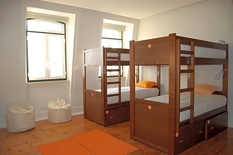 Bed in 10-Bed Dormitory Room with City View