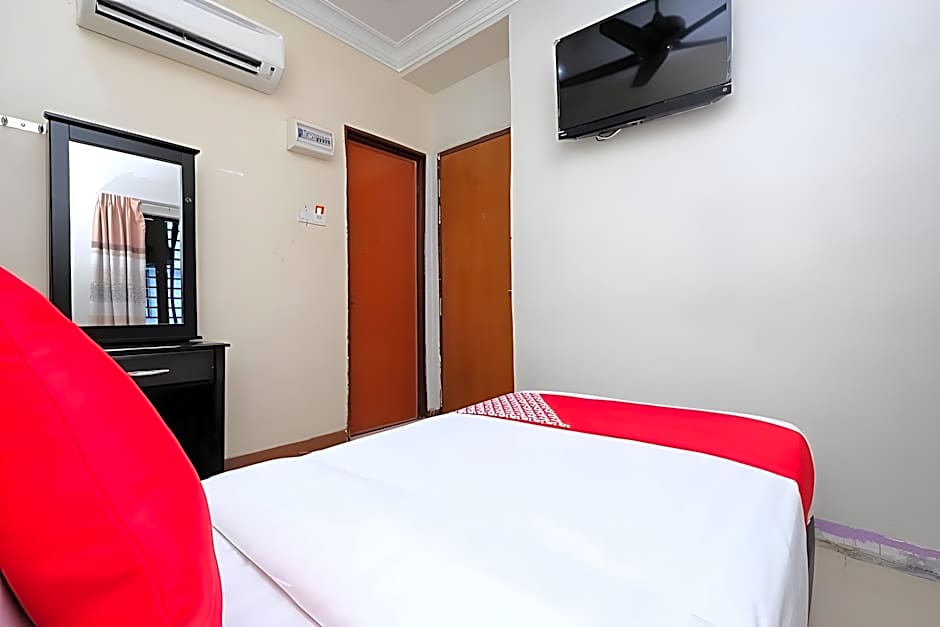 OYO 714 Arina Hotel