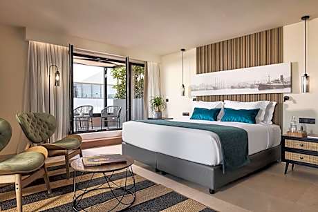 Executive Suite with Terrace and City View