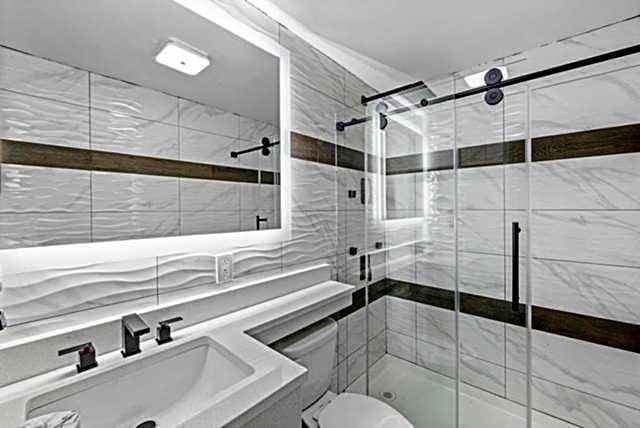 Hotel OPUS Bronx Near Bay Plaza Mall