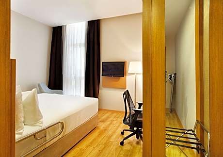 King Room - Mobility Accessible