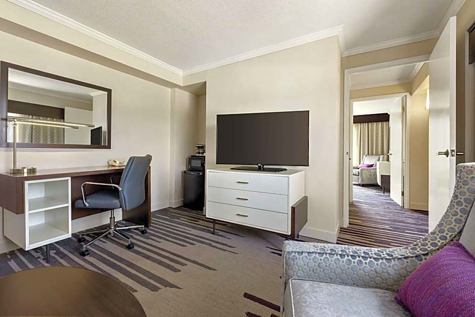 DoubleTree By Hilton Milwaukee Brookfield