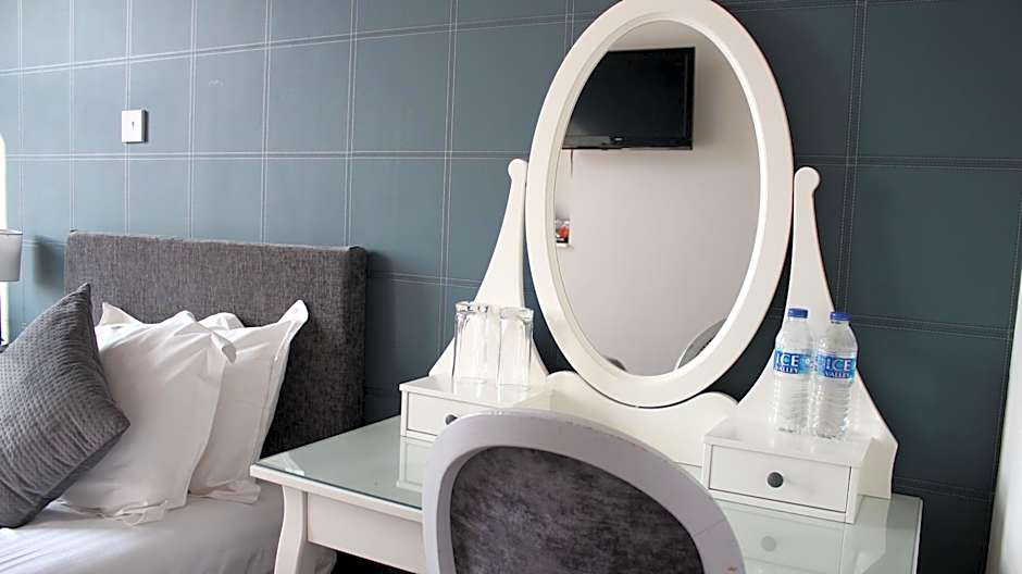 The Whittington & Cat