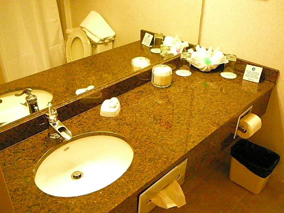 Coast Abbotsford Hotel & Suites