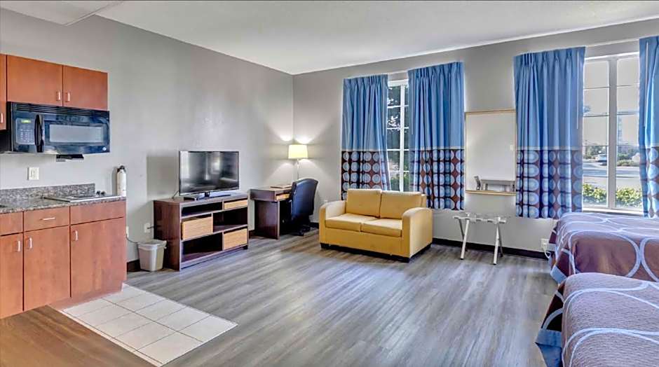 Super 8 by Wyndham Smithfield-Selma