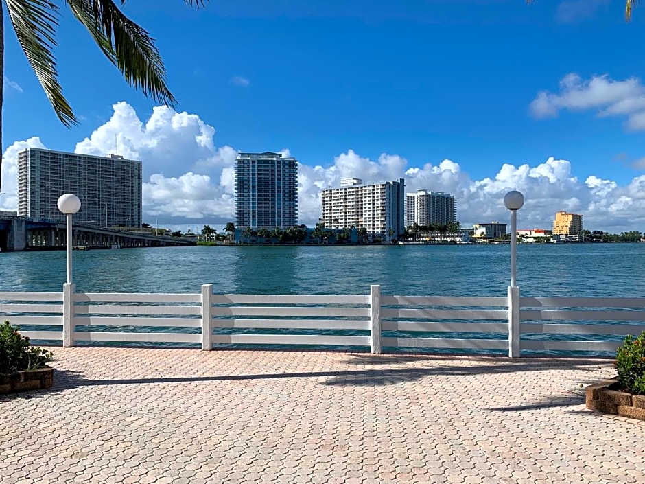International Inn on the Bay
