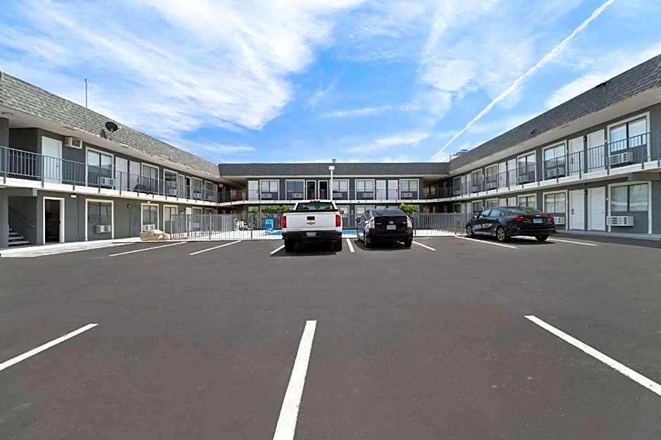 Clarion Pointe Ridgecrest Near China Lake Naval Station