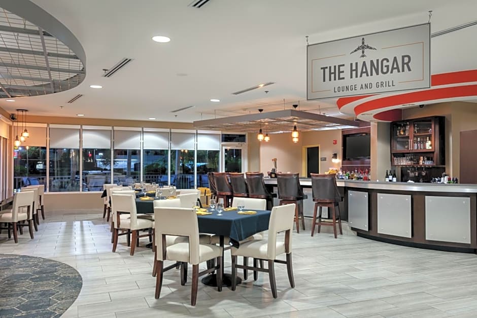 DoubleTree by Hilton Hotel Savannah Airport