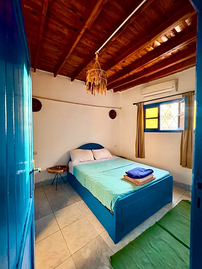 Blue Villa in Lighthouse