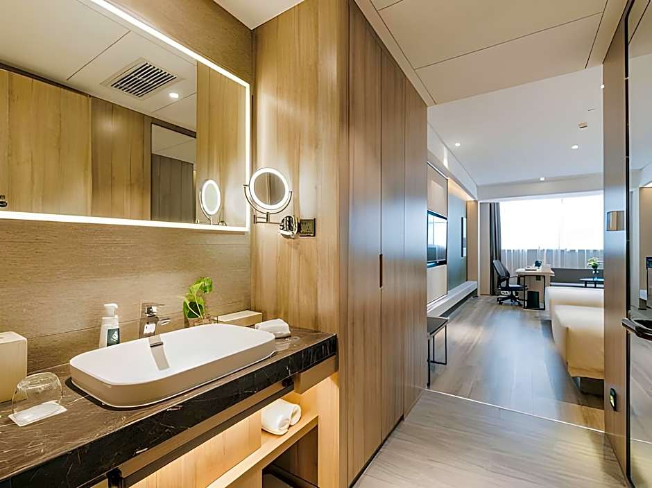 Atour Hotel (Yiwu International Trade City)