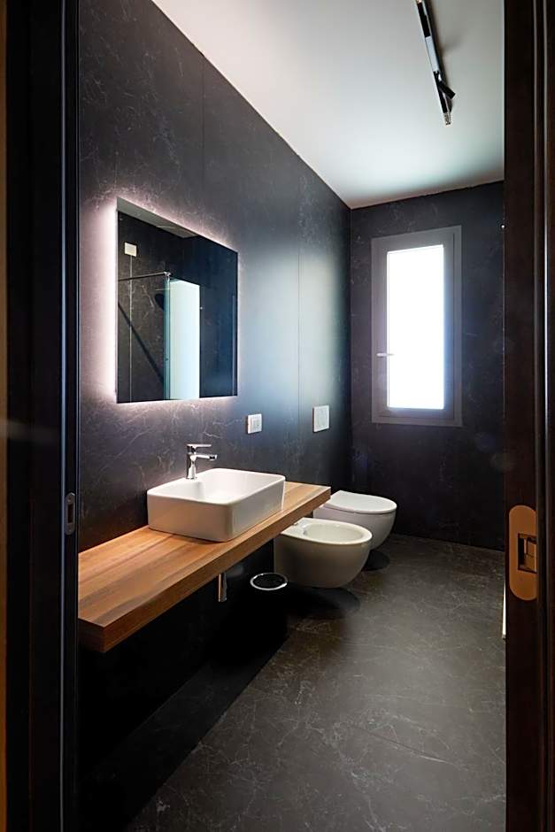 Glass House - Smart Rooms & Parking