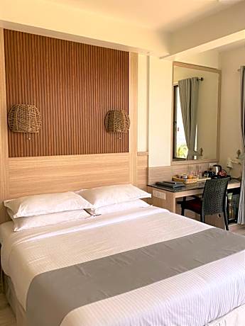 Queen Room with Garden View