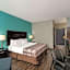 La Quinta Inn & Suites by Wyndham Knoxville East