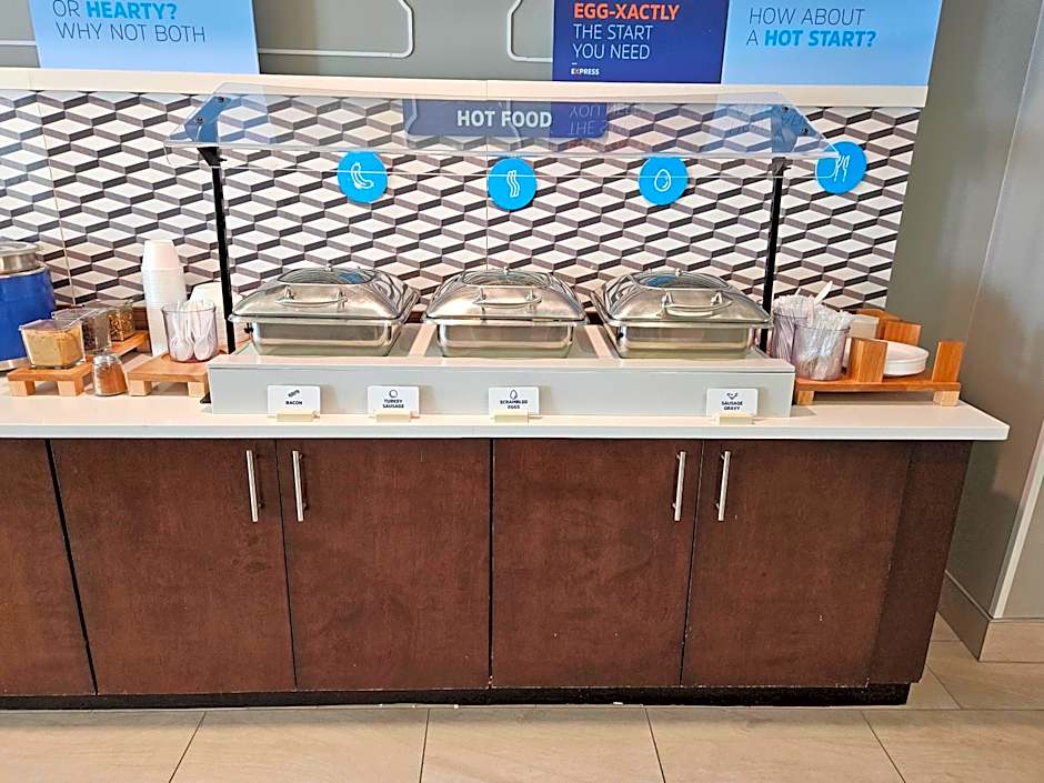 Holiday Inn Express Hotel & Suites Cincinnati-Blue Ash By IHG