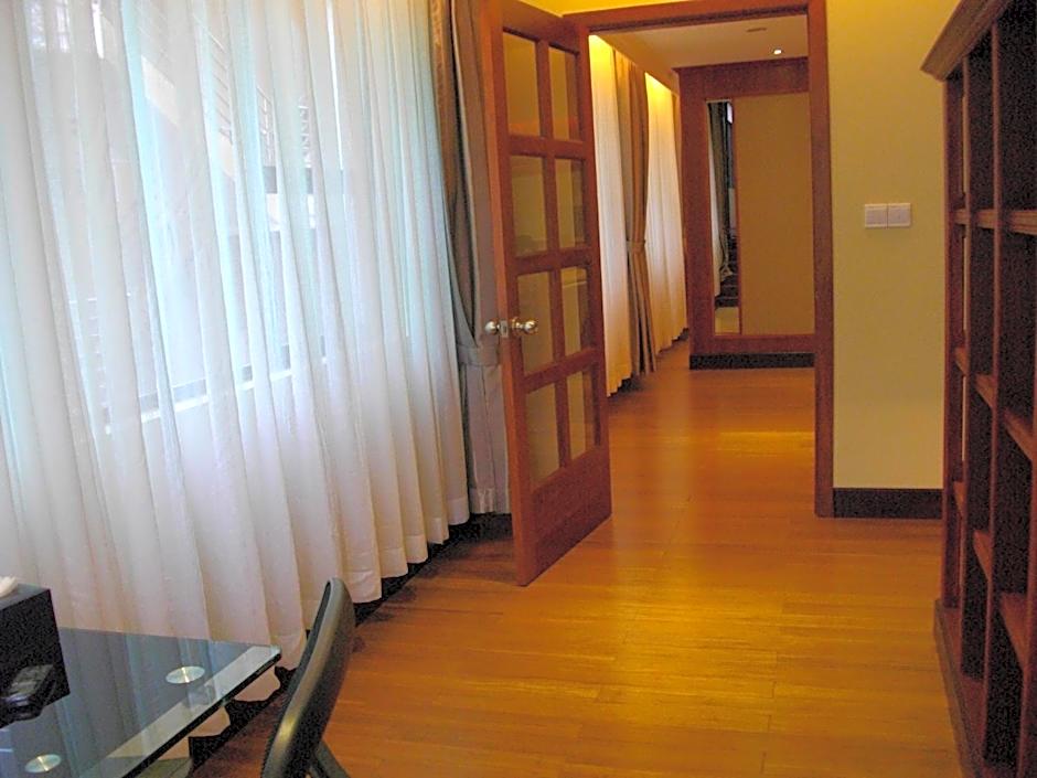 Photo 1 of 7 of Executive Suite