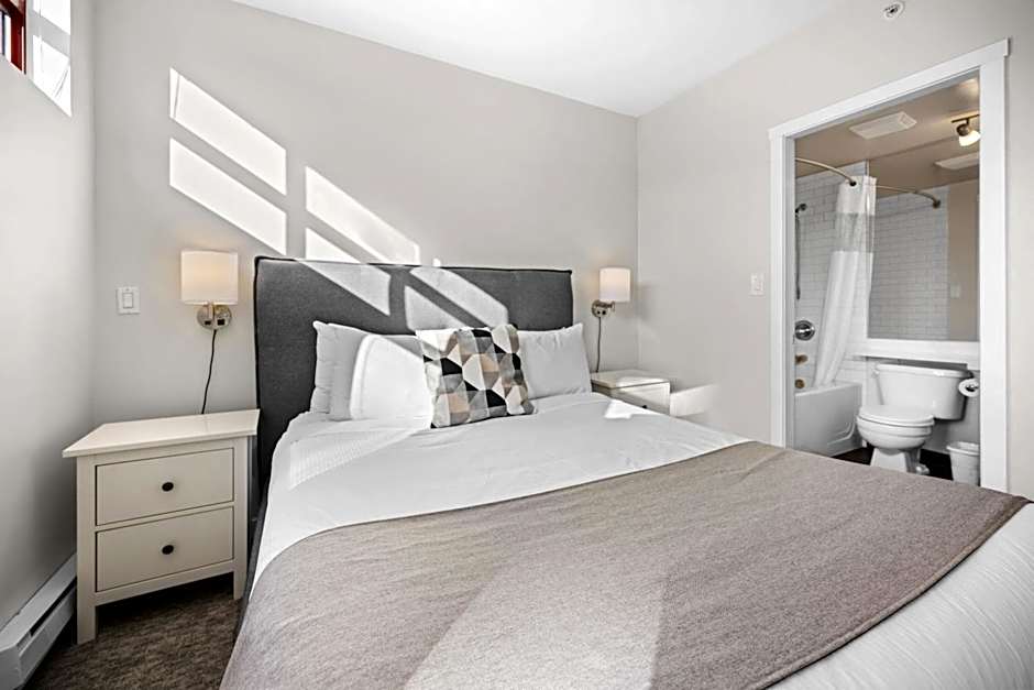 Alpenglow Lodge Two Bedroom Apartment with Private Hot Tub by MVA