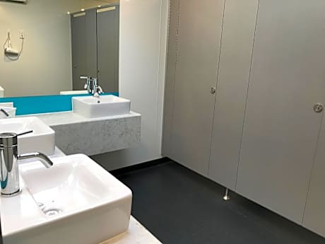 4 Bed Mixed Room