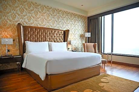 Business class Room with Bath tub - Buy 1 Get 1 @ORO & 15% discount on hotel services