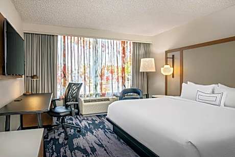 King Room with Roll-in Shower - Mobility and Hearing Accessible
