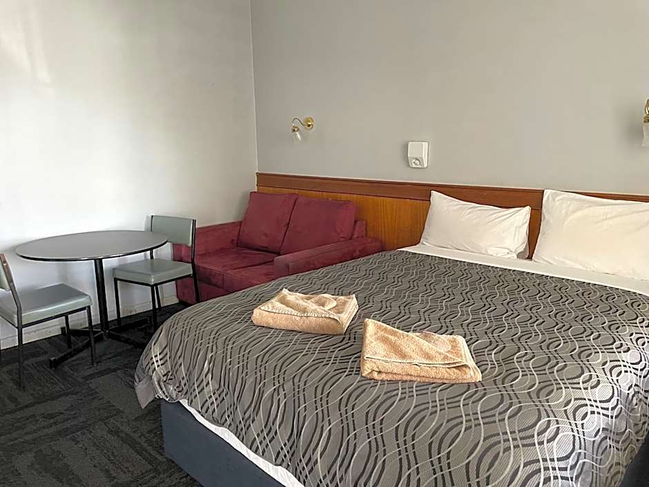 County Lodge Motor Inn