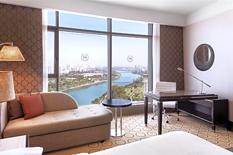 Club Room, Club lounge access, Guest room, 1 King,River view