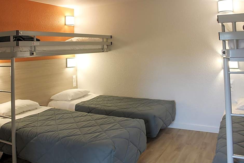 Première Classe Plaisir Gatines