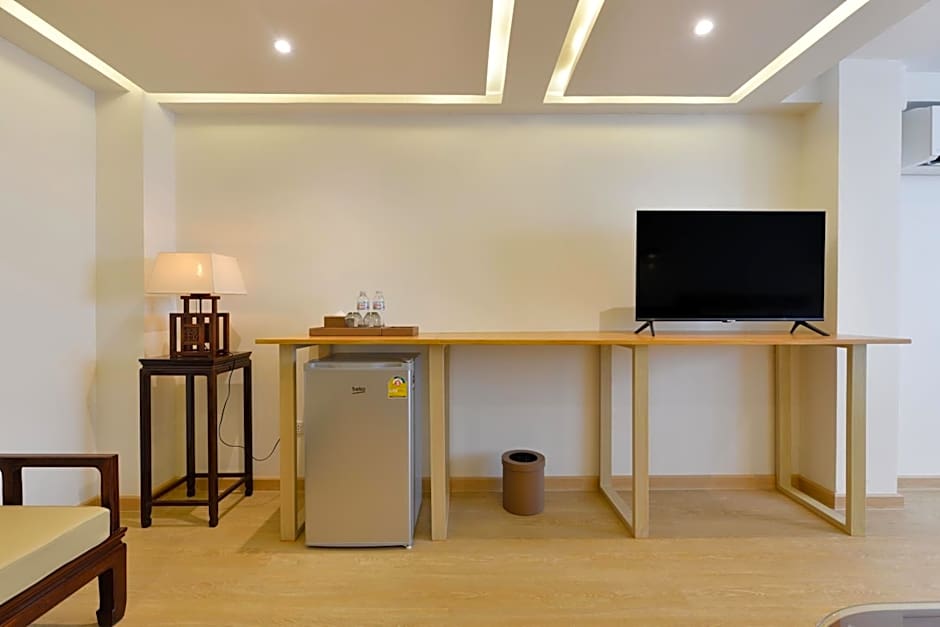 Ratchathewi Hyde Away