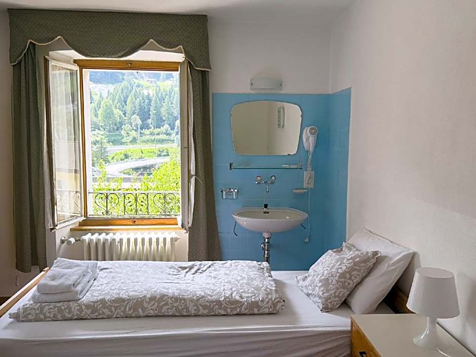 Hotel Des Alpes - Restaurant & Pizzeria