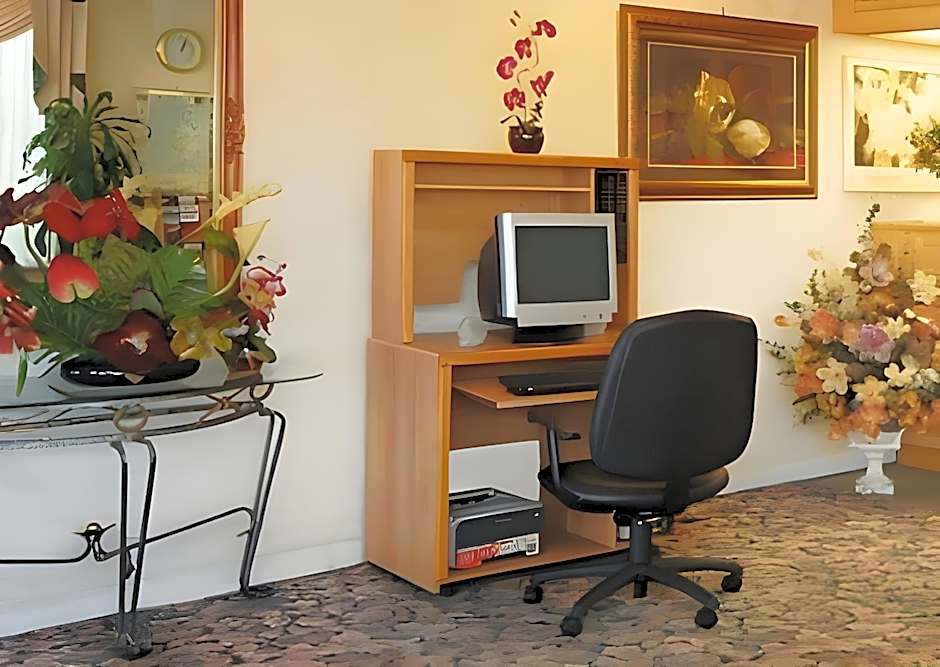 Days Inn by Wyndham Gilroy