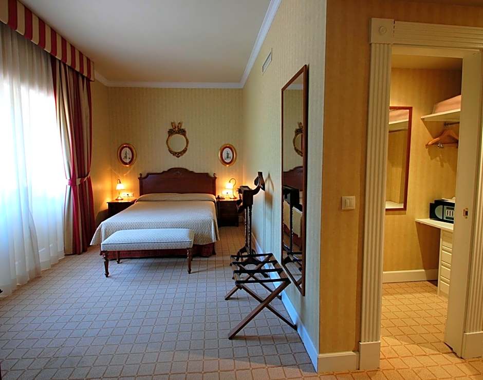Photo 1 of 20 of Executive Suite