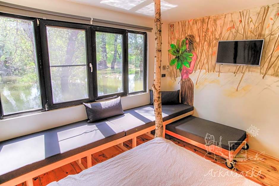 ArkaBarka Floating Hostel